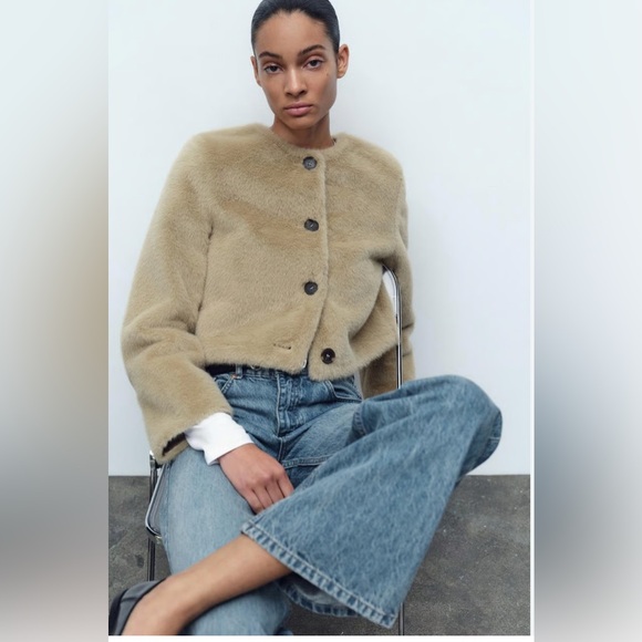 Zara Viral Faux Fur Cropped Jacket Round Neck Button Front Size L - Picture 2 of 16